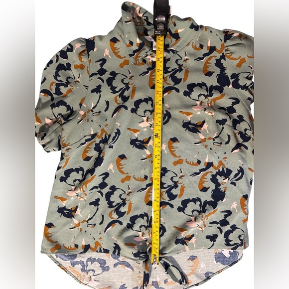 Nine West Green Floral Shirt Blouse Size Medium Abstract Button Tie Front SKU 9 - Picture 7 of 10